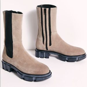 Free People Brooks Chelsea Boots - size 37